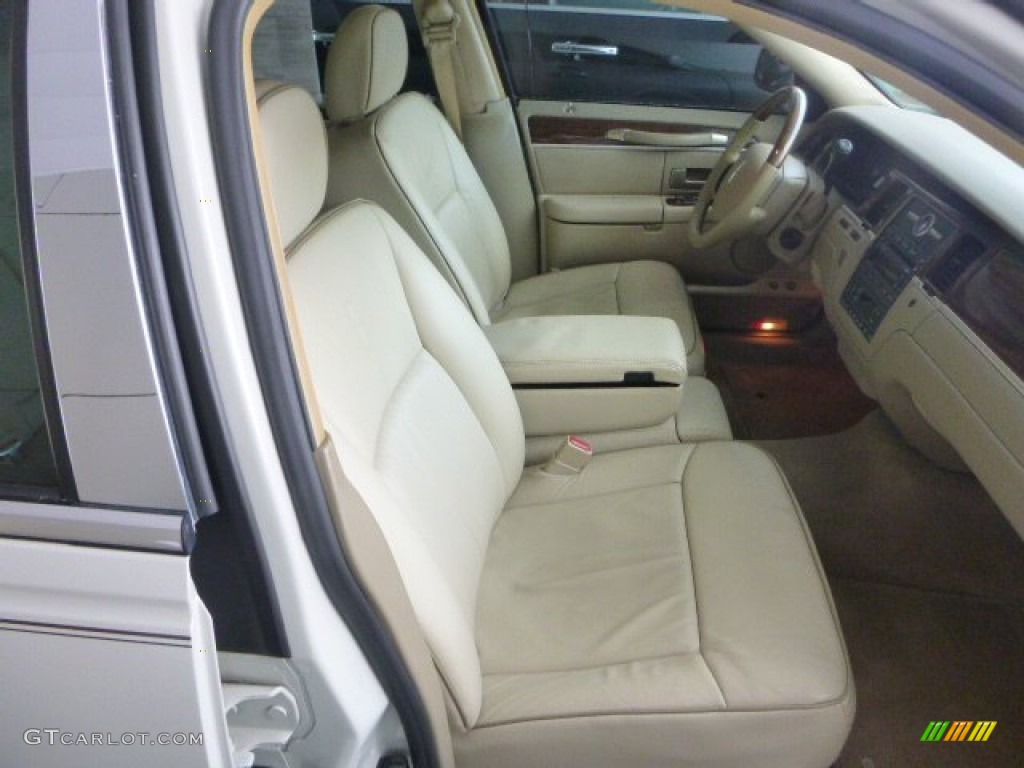 2007 Town Car Designer - Cashmere Tri-Coat / Light Camel photo #7