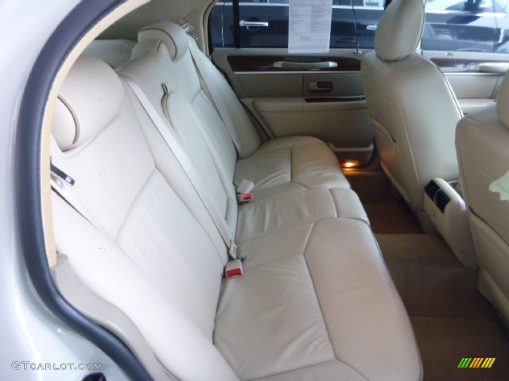 2007 Town Car Designer - Cashmere Tri-Coat / Light Camel photo #10