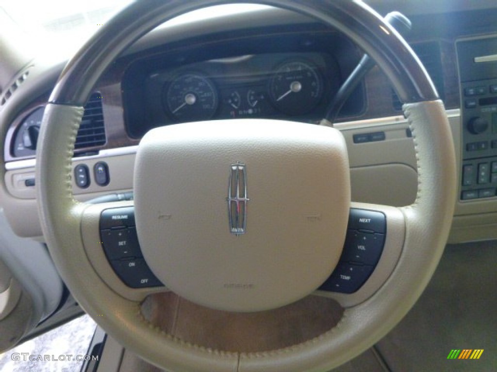 2007 Town Car Designer - Cashmere Tri-Coat / Light Camel photo #21