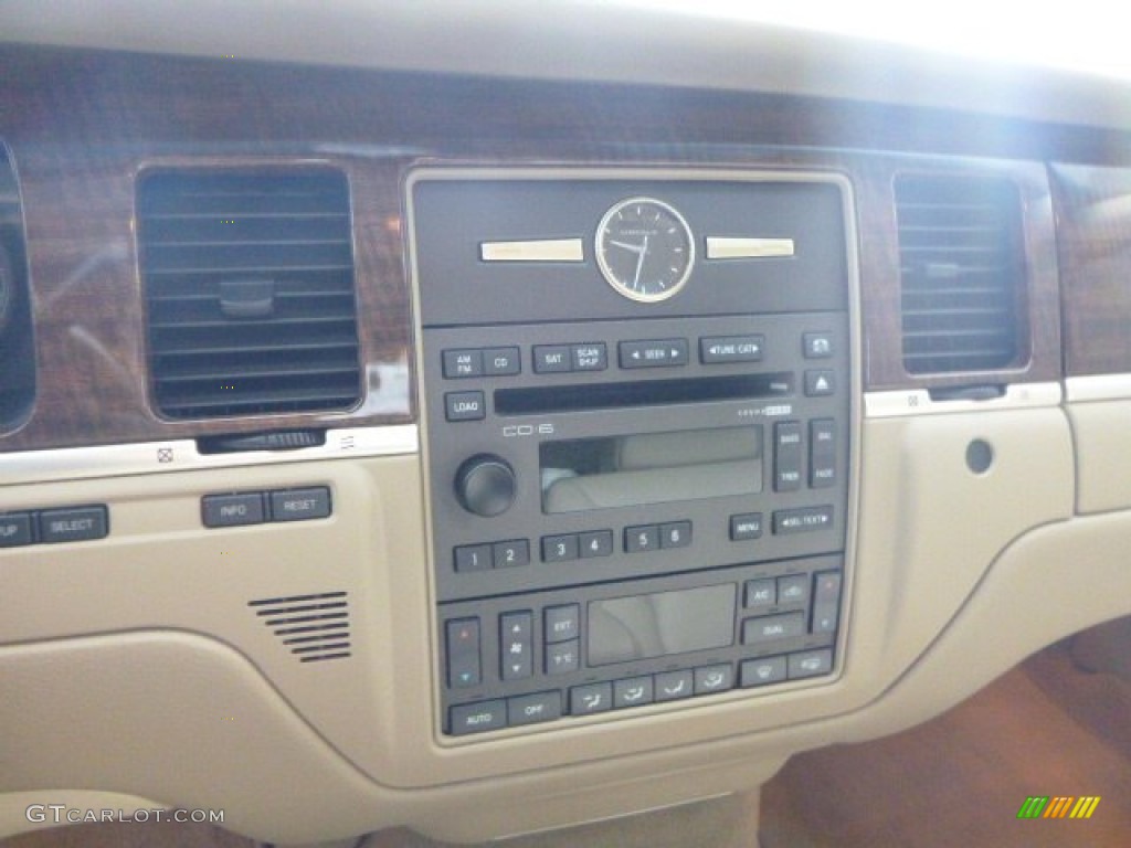 2007 Town Car Designer - Cashmere Tri-Coat / Light Camel photo #22