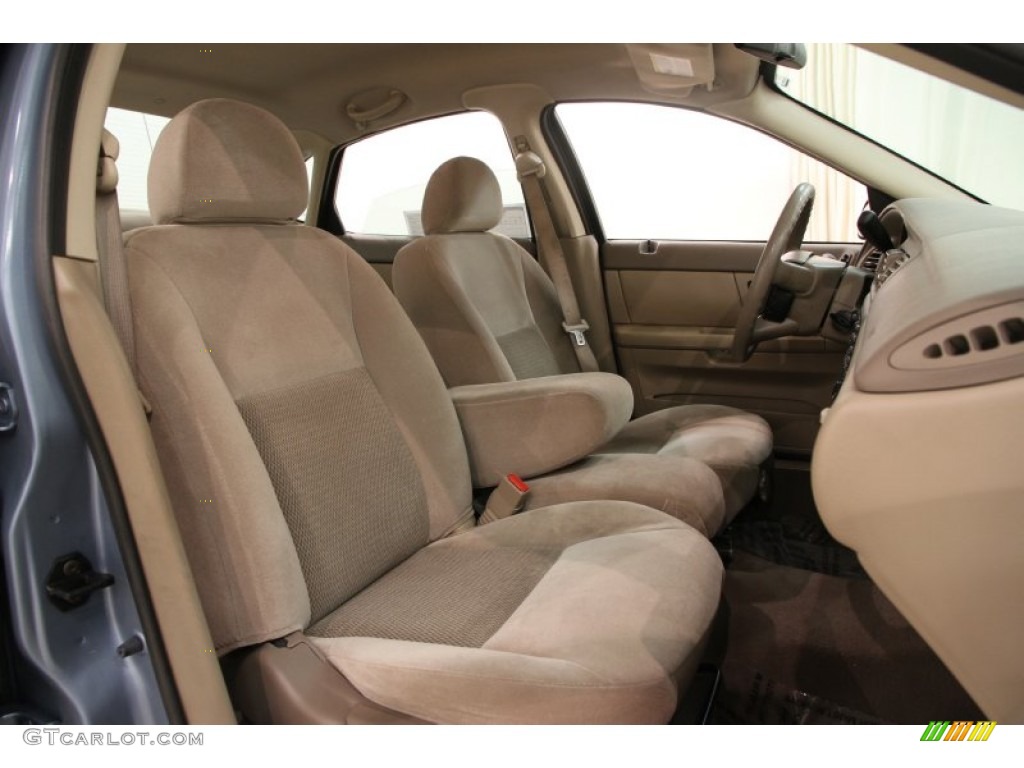 2006 Ford Taurus SE Front Seat Photos