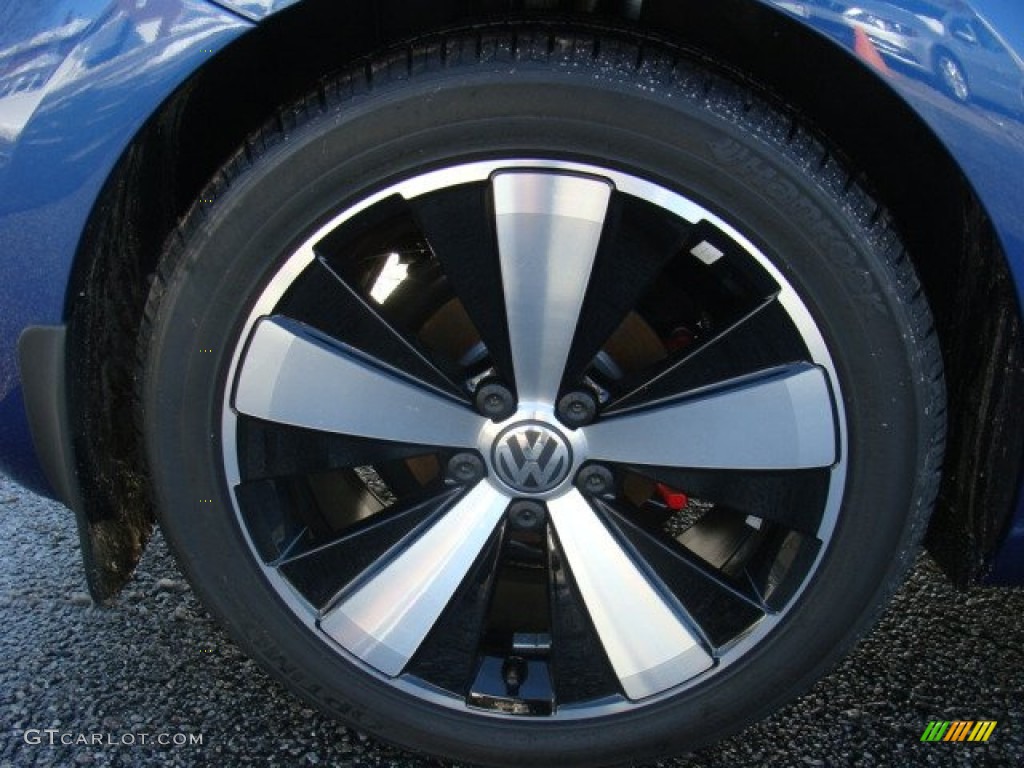 2013 Volkswagen Beetle Turbo Convertible Wheel Photo #90016535