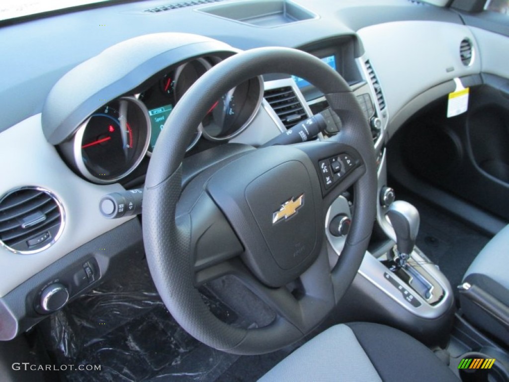 2014 Cruze LS - Red Hot / Jet Black/Medium Titanium photo #14