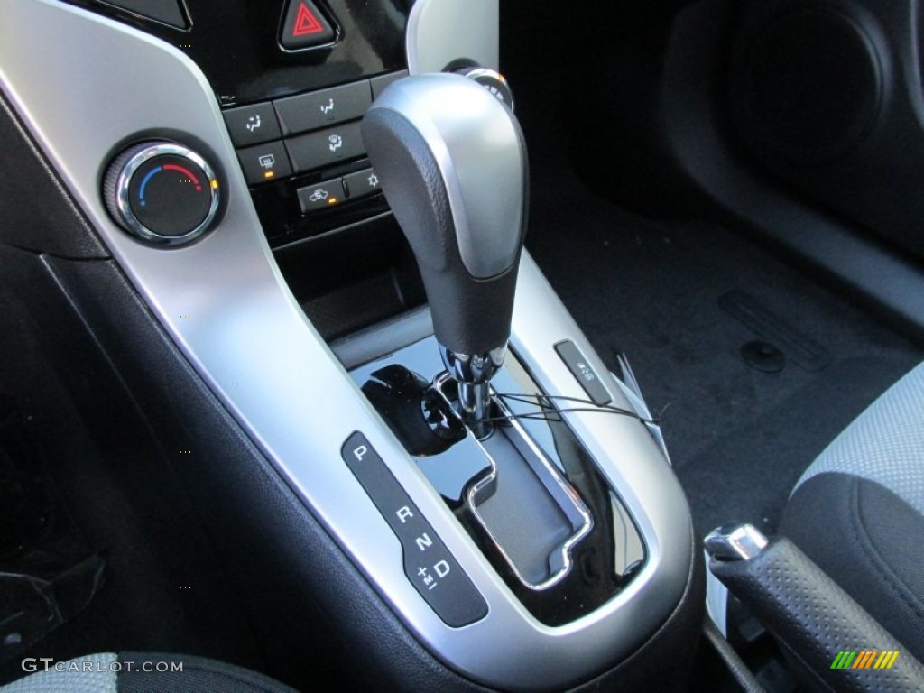 2014 Cruze LS - Red Hot / Jet Black/Medium Titanium photo #16