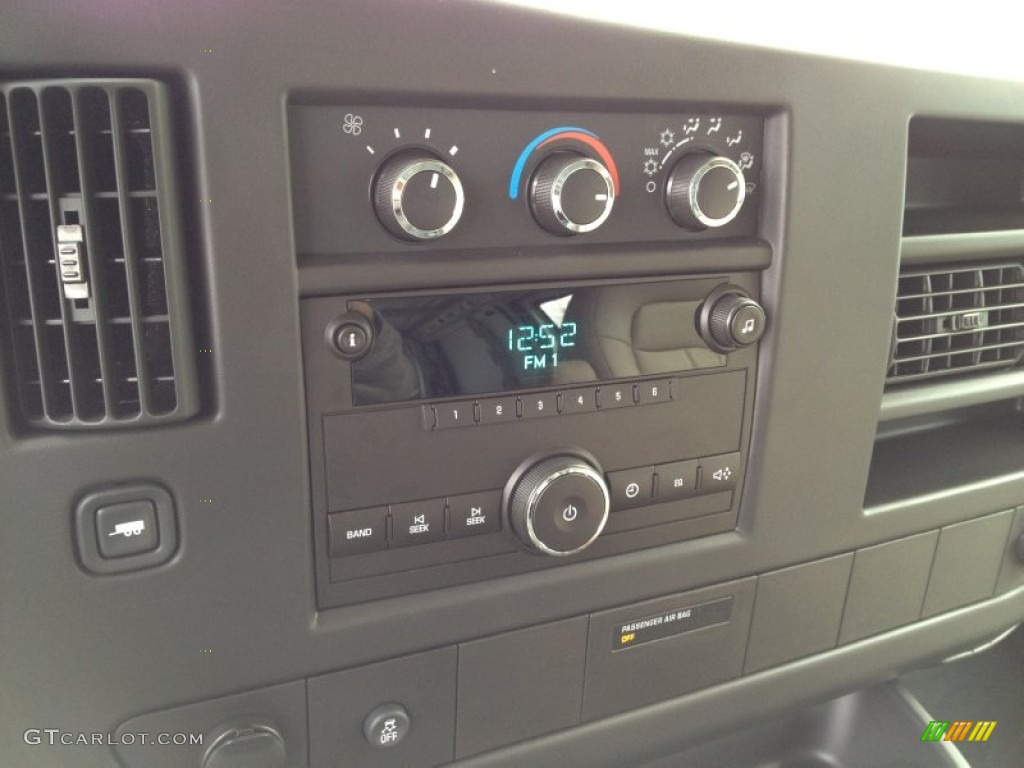 2014 GMC Savana Van 1500 Cargo Controls Photo #90031324