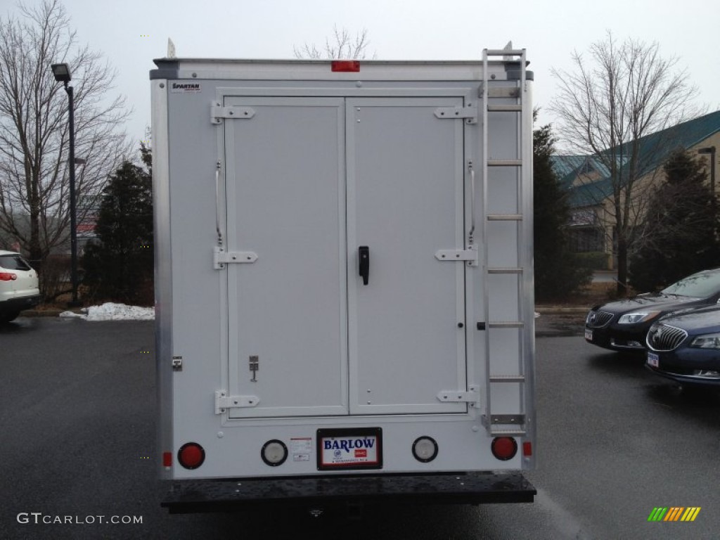 2014 Savana Cutaway 3500 Commercial Moving Truck - Summit White / Medium Pewter photo #5