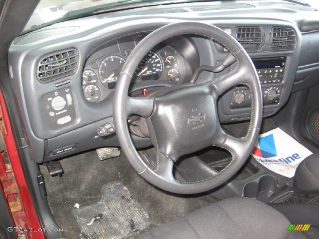 2003 S10 LS Crew Cab 4x4 - Dark Cherry Red Metallic / Graphite photo #6
