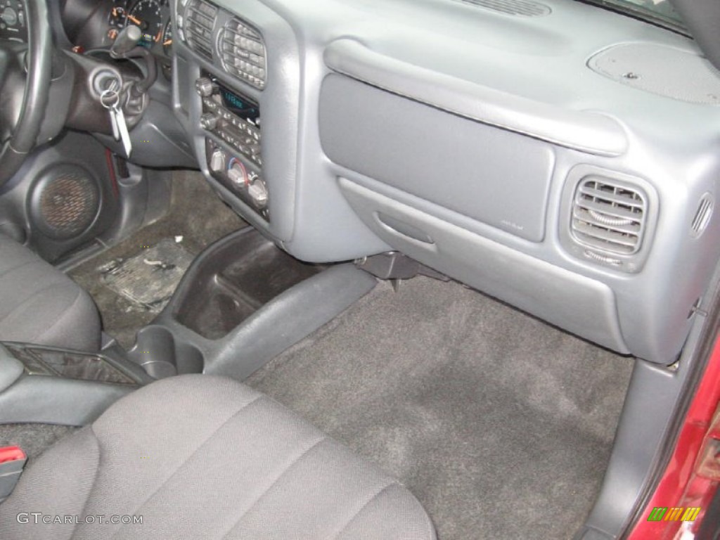 2003 S10 LS Crew Cab 4x4 - Dark Cherry Red Metallic / Graphite photo #13