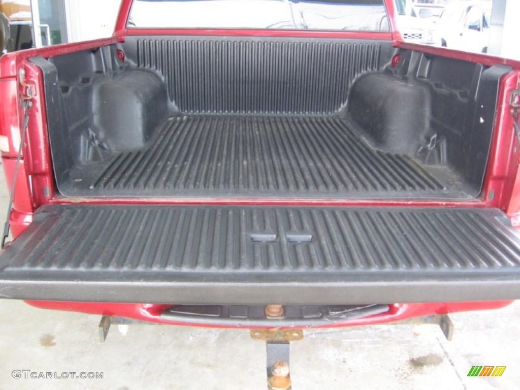 2003 S10 LS Crew Cab 4x4 - Dark Cherry Red Metallic / Graphite photo #17