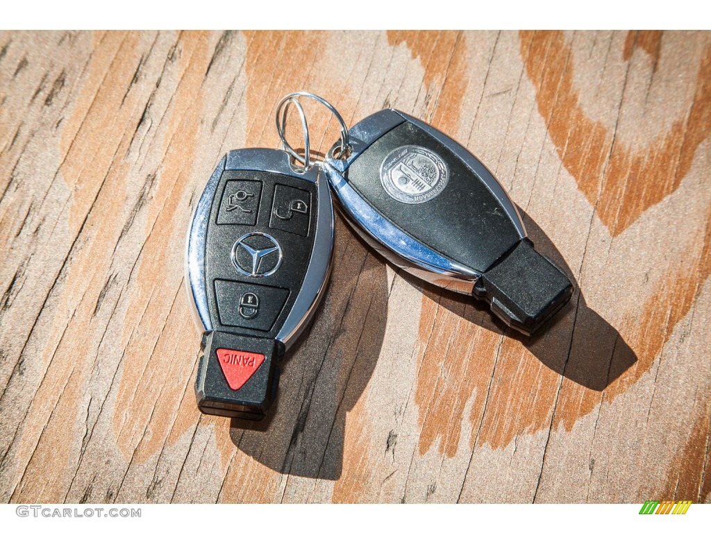 2013 Mercedes-Benz ML 63 AMG 4Matic Keys Photos