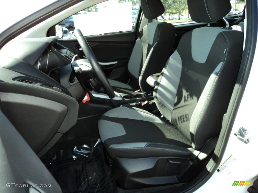 2012 Focus SE Sport 5-Door - Oxford White / Two-Tone Sport photo #19