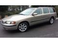 Front 3/4 View of 2004 V70 2.4