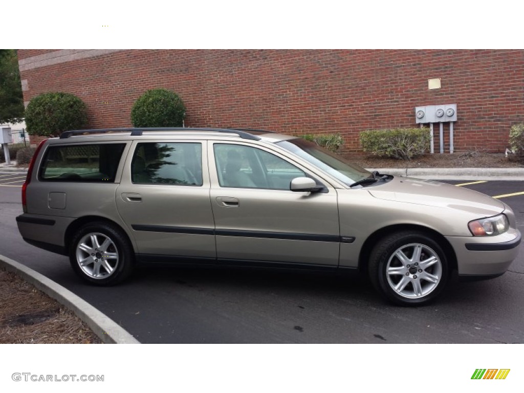 Ash Gold Metallic 2004 Volvo V70 2.4 Exterior Photo #90044455