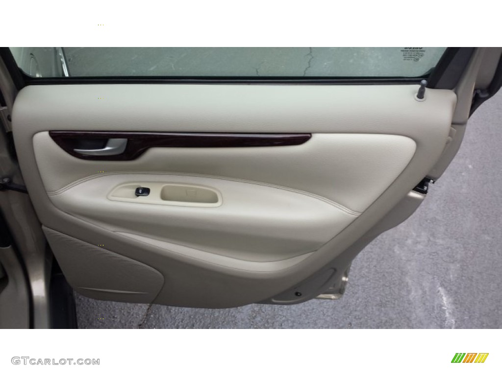 2004 Volvo V70 2.4 Taupe Door Panel Photo #90044619