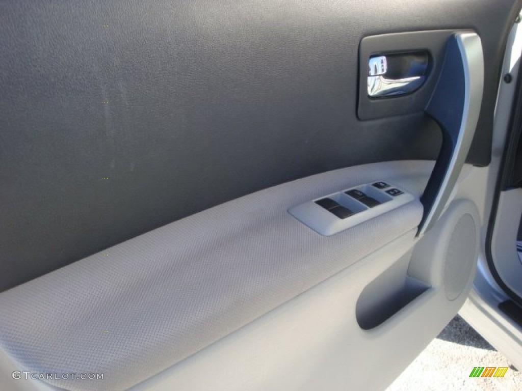 2011 Rogue SV AWD - Silver Ice Metallic / Gray photo #24