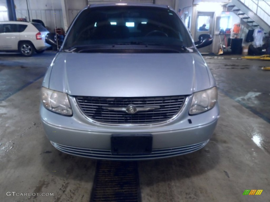 2002 Town & Country LX - Butane Blue Metallic / Navy Blue photo #2