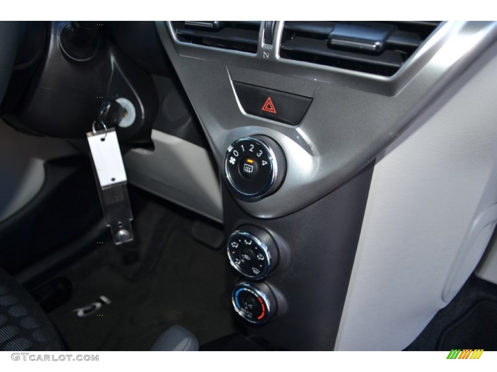 2013 Scion iQ Standard iQ Model Controls Photos