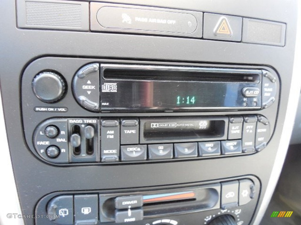 2006 Chrysler Town & Country Touring Audio System Photos