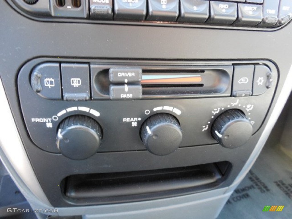 2006 Chrysler Town & Country Touring Controls Photo #90057541