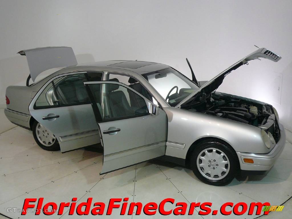 1999 E 320 Sedan - Brilliant Silver Metallic / Black photo #7