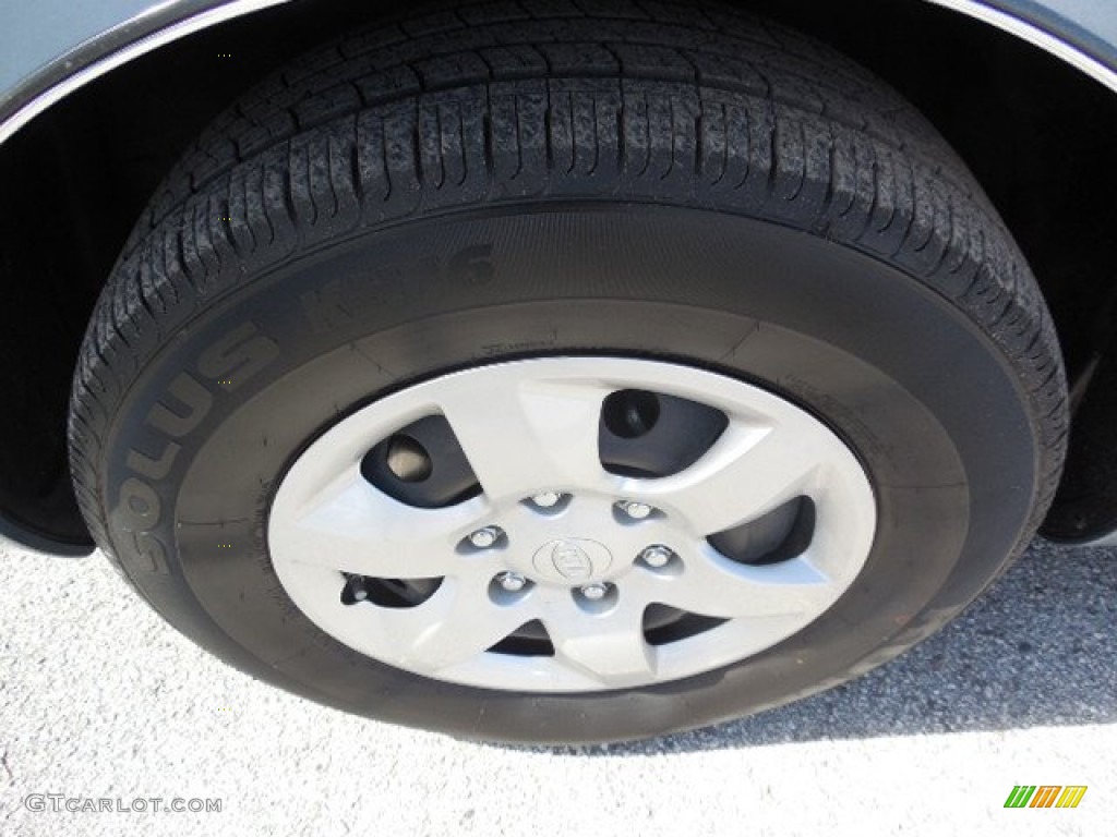 2010 Kia Sedona LX Wheel Photos