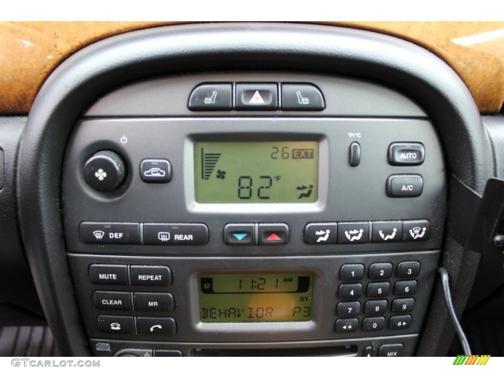2003 Jaguar X-Type 2.5 Controls Photo #90059791