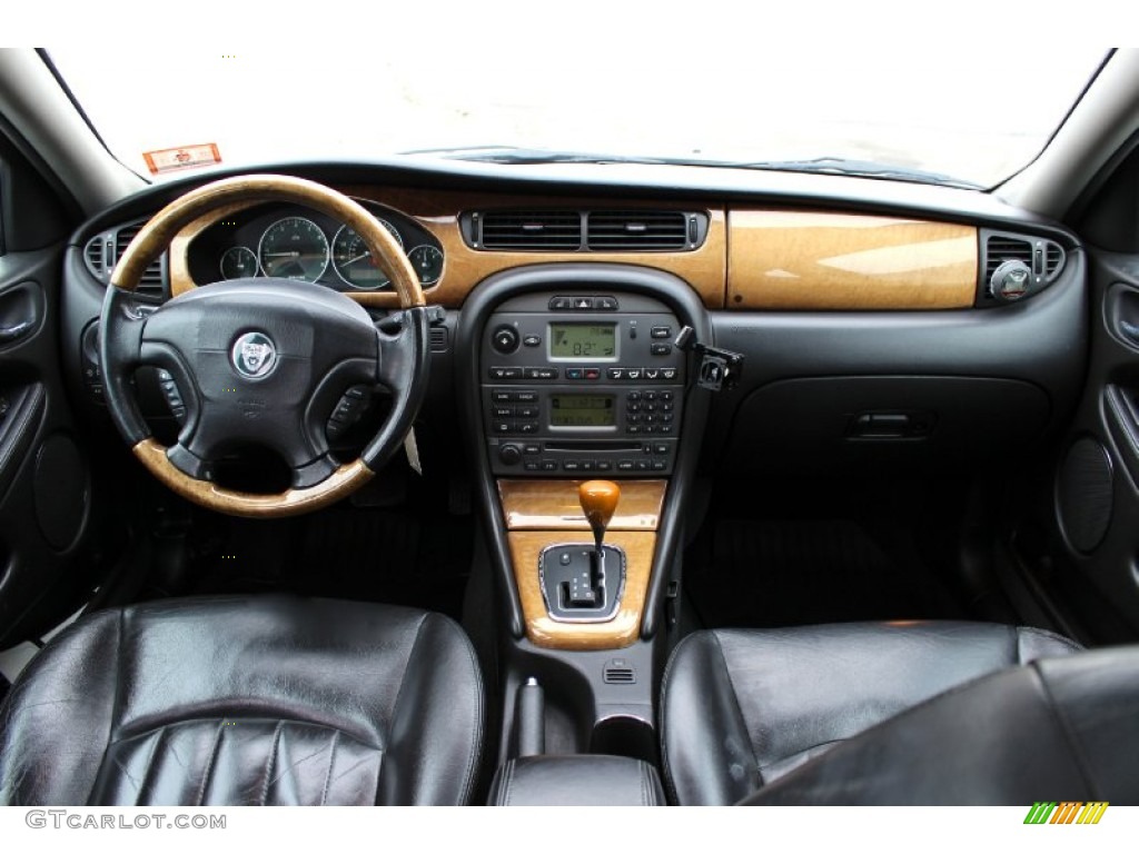 2003 Jaguar X-Type 2.5 Dashboard Photos