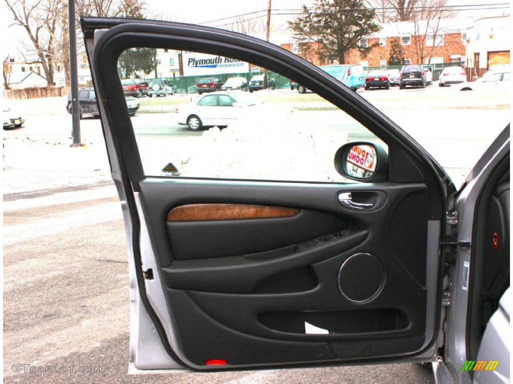 2003 Jaguar X-Type 2.5 Door Panel Photos