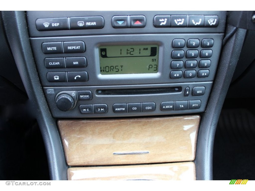 2003 Jaguar X-Type 2.5 Controls Photo #90059980