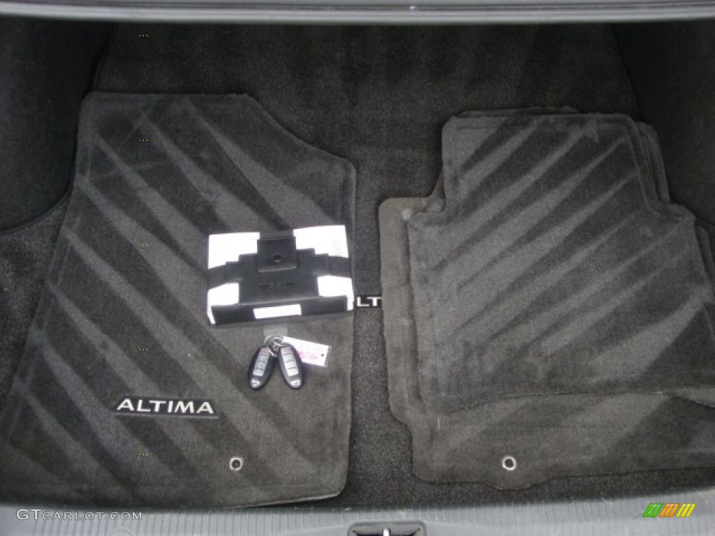 2011 Altima 2.5 SL - Super Black / Charcoal photo #26