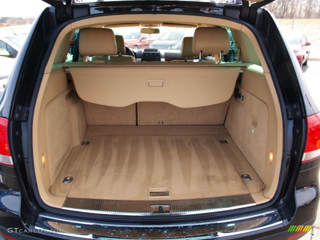2006 Volkswagen Touareg V10 TDI Trunk Photo #90066588