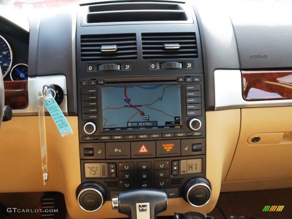 2006 Volkswagen Touareg V10 TDI Controls Photo #90066714