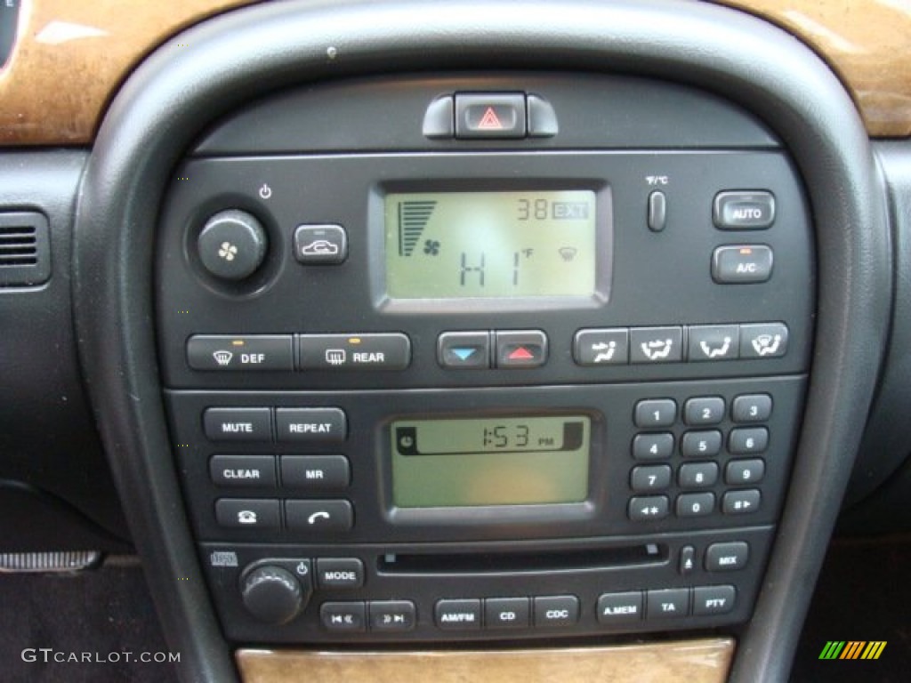 2002 Jaguar X-Type 3.0 Controls Photos