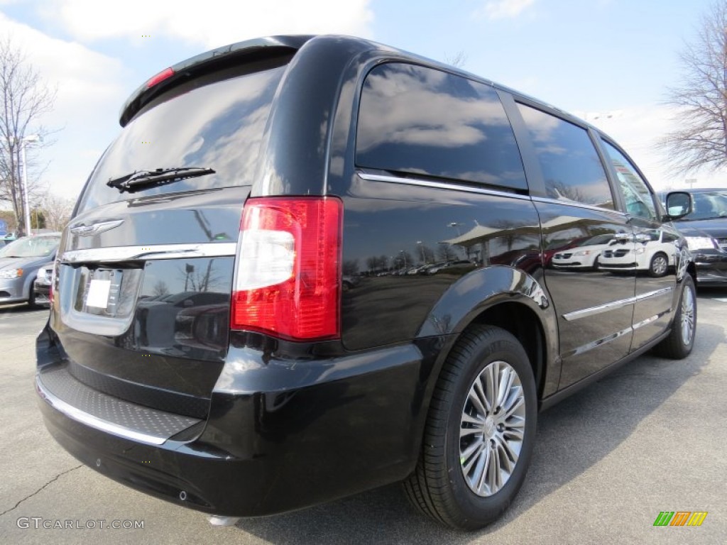 2014 Town & Country Touring-L - Brilliant Black Crystal Pearl / Black/Light Graystone photo #3
