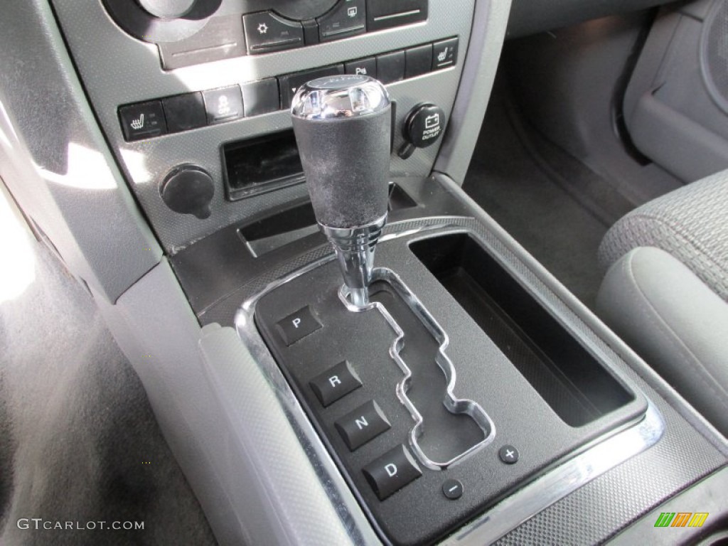 2006 Commander 4x4 - Inferno Red Pearl / Medium Slate Gray photo #17