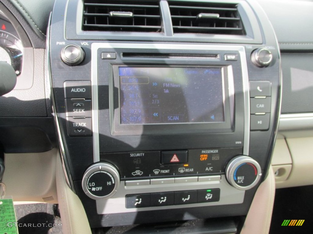 2013 Camry LE - Champagne Mica / Ivory photo #16