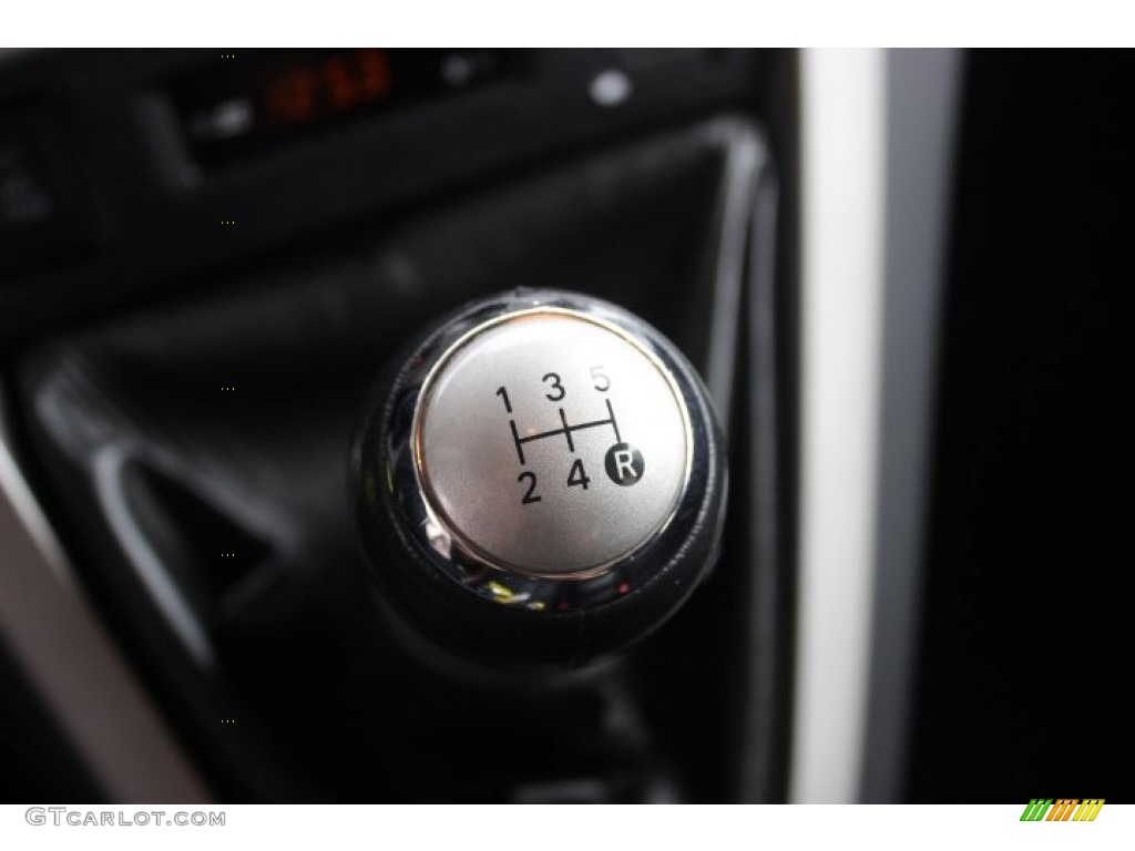 2009 Toyota Matrix XRS Transmission Photos