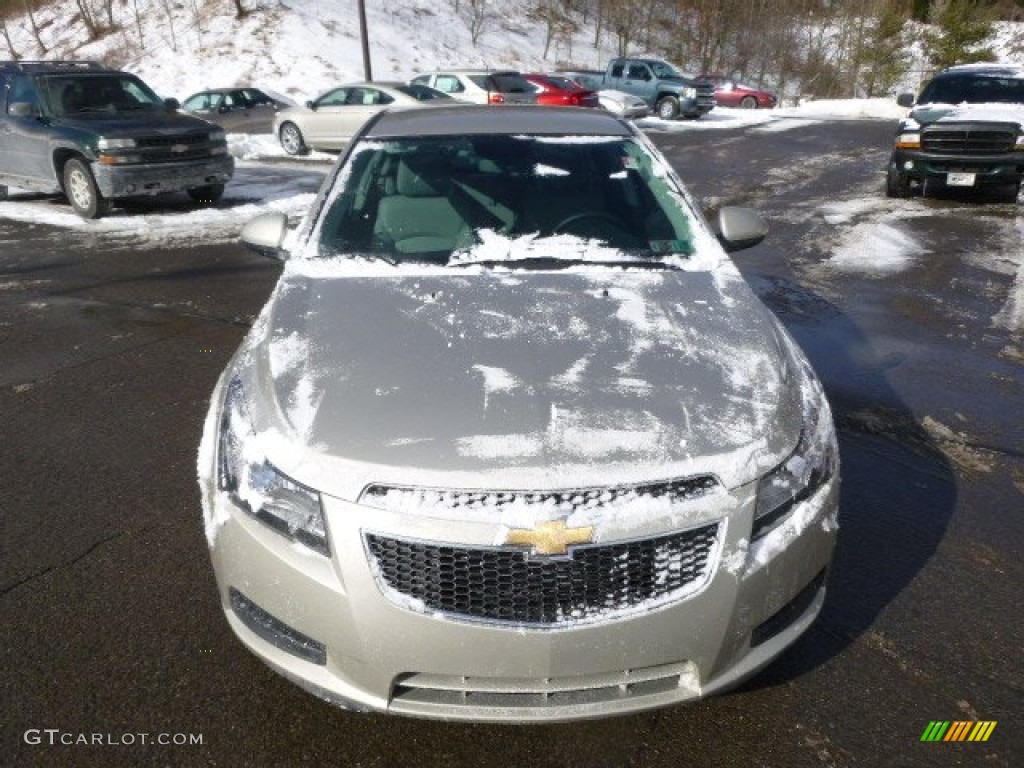 2014 Cruze LT - Champagne Silver Metallic / Medium Titanium photo #2