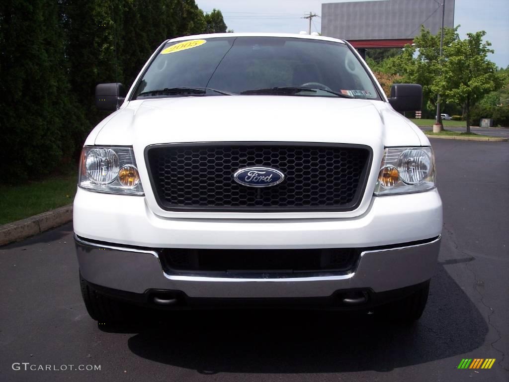 2005 F150 FX4 SuperCab 4x4 - Oxford White / Medium Flint/Dark Flint Grey photo #14