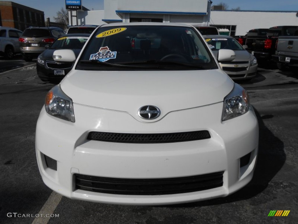 2009 xD  - Super White / Charcoal Gray photo #2