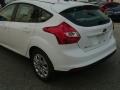 Oxford White - Focus SE 5-Door Photo No. 5