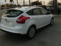 Oxford White - Focus SE 5-Door Photo No. 7