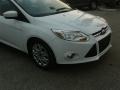 Oxford White - Focus SE 5-Door Photo No. 10