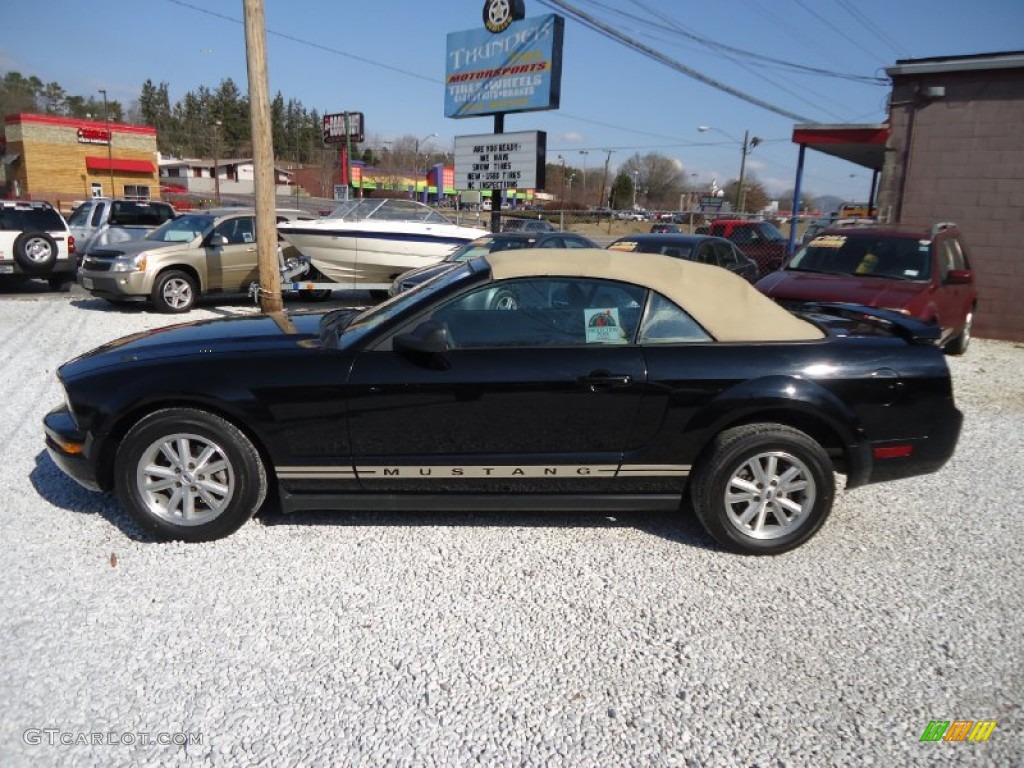 2006 Mustang V6 Premium Convertible - Black / Light Parchment photo #14