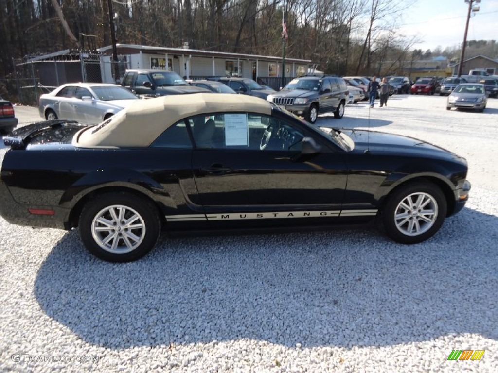 2006 Mustang V6 Premium Convertible - Black / Light Parchment photo #16