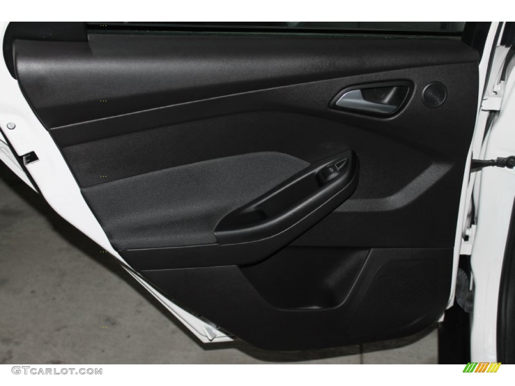 2012 Focus Titanium 5-Door - White Platinum Tricoat Metallic / Charcoal Black Leather photo #27