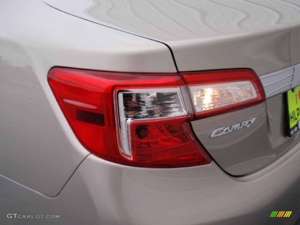 2014 Camry Hybrid XLE - Champagne Mica / Ivory photo #14