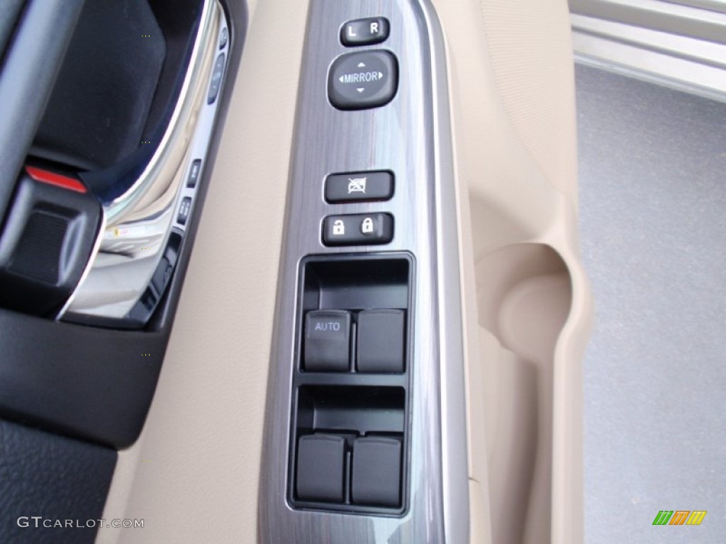 2014 Camry Hybrid XLE - Champagne Mica / Ivory photo #25