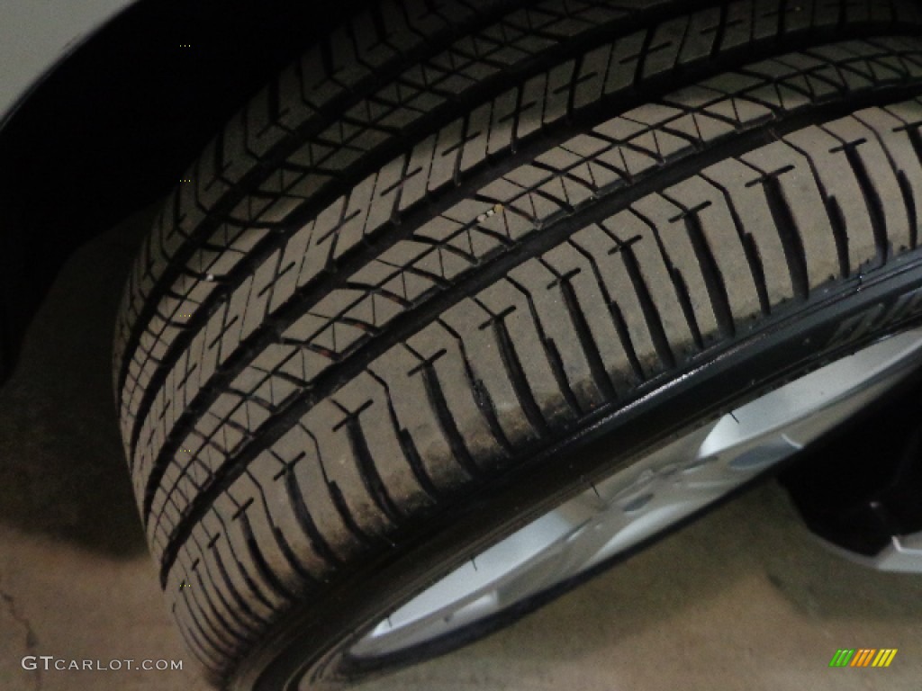 2014 E 350 4Matic Sedan - Iridium Silver Metallic / Black photo #17