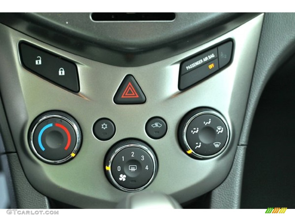 2014 Chevrolet Sonic LT Sedan Controls Photo #90165511